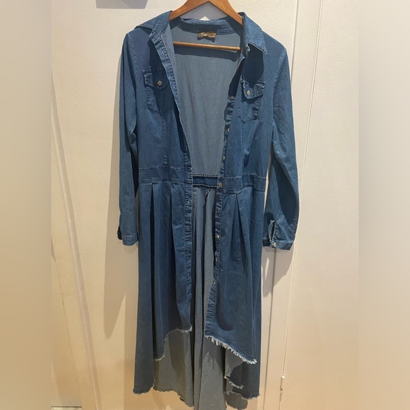 🌟 Worn once : Long shirt dress fitted at the waist in denim color - Picture 9 of 12